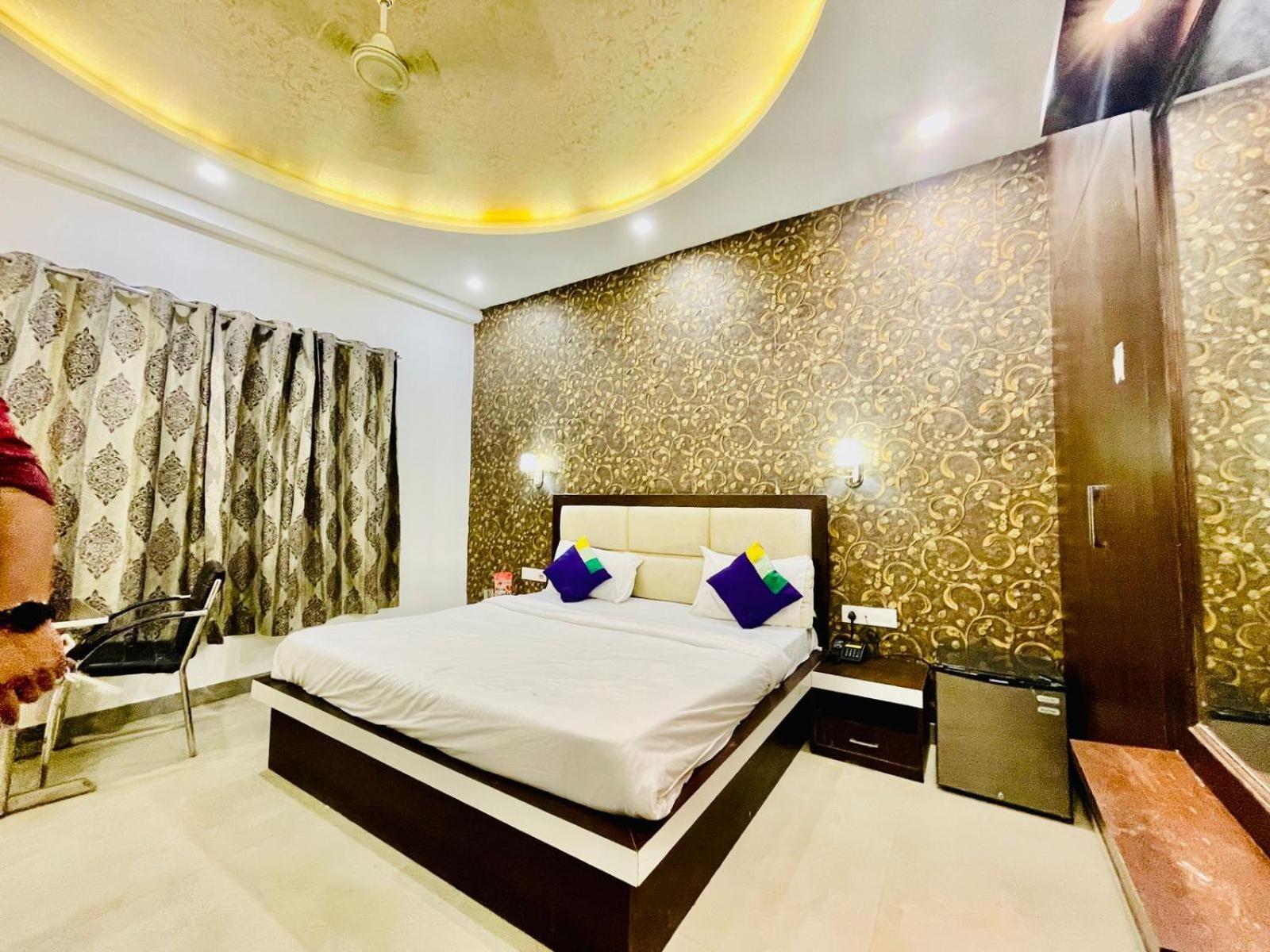 Hotel Olivia Star Taj Tajganj Bagian luar foto
