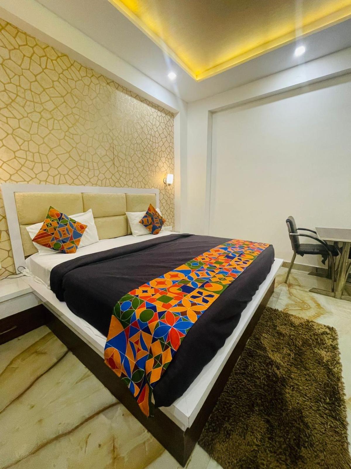 Hotel Olivia Star Taj Tajganj Bagian luar foto