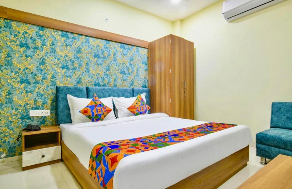 Hotel Olivia Star Taj Tajganj Bagian luar foto